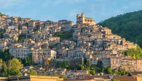 Artena, il borgo italiano dove ci si sposta con il mulo