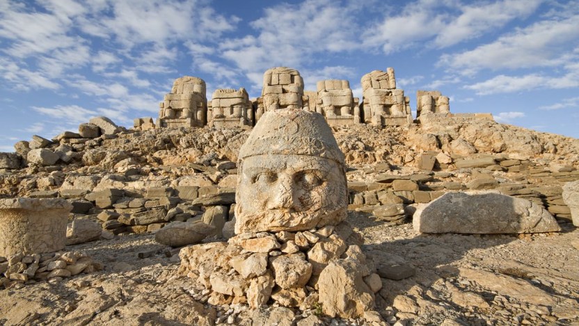 Il monte che pullula di sculture gigantesche