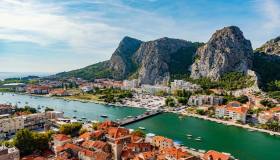 Viaggio alla scoperta dei villaggi più “arrampicati” al mondo