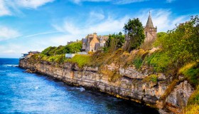 È la patria mondiale del golf, ma è anche una città sorprendente