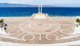 Il teatro sul mare che sorge sul “più bel chilometro d’Italia”