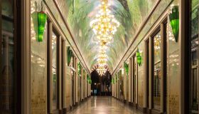 La via dello shopping più bella d’Europa è una galleria d’arte