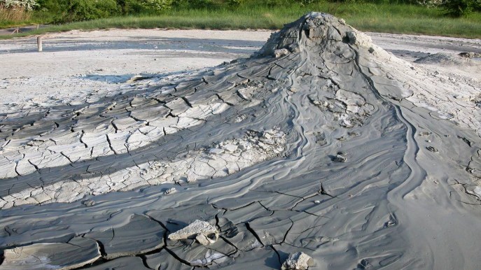 Viaggio tra i vulcani di fango delle Salse di Nirano