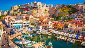 In Francia c’è un piccolo porto che sembra dipinto da un artista