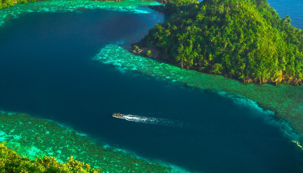 Karawapop, la laguna a forma di cuore. Raja Ampat