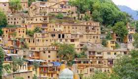 In questo villaggio non esistono automobili. E si cammina sui tetti