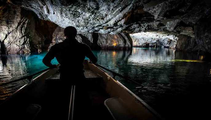 lago-sotterraneo-barca-st-leonard