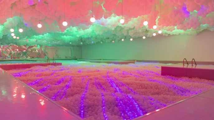 Centinaia di palloncini stanno per invadere questa città italiana