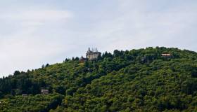 Il gigante in stile Liberty “addormentato” nel cuore verde di Varese