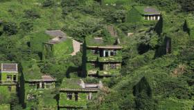 Il villaggio abbandonato e inghiottito dalla natura è un sogno