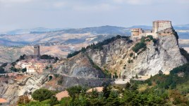 Il borgo di San Leo e l’affascinante fortezza del mago