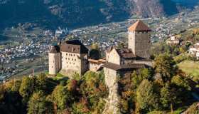 Tirolo: viaggio nel tempo tra sacro e profano