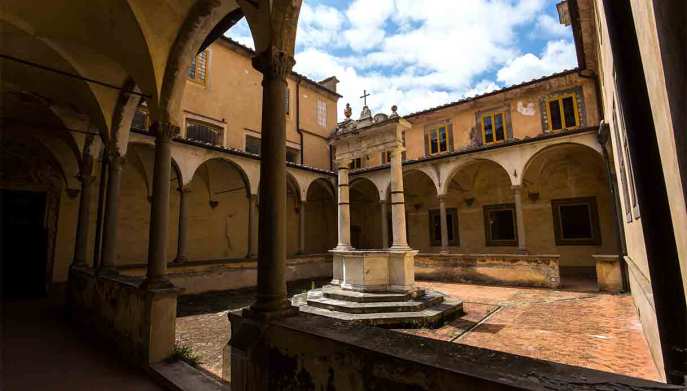 certosa-calci-cortile
