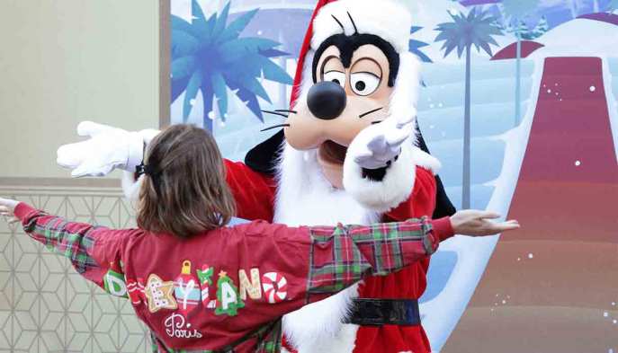 disnetland-paris-Pippo-Babbo-Natale