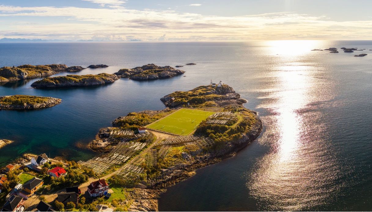 Henningsvaer Stadium