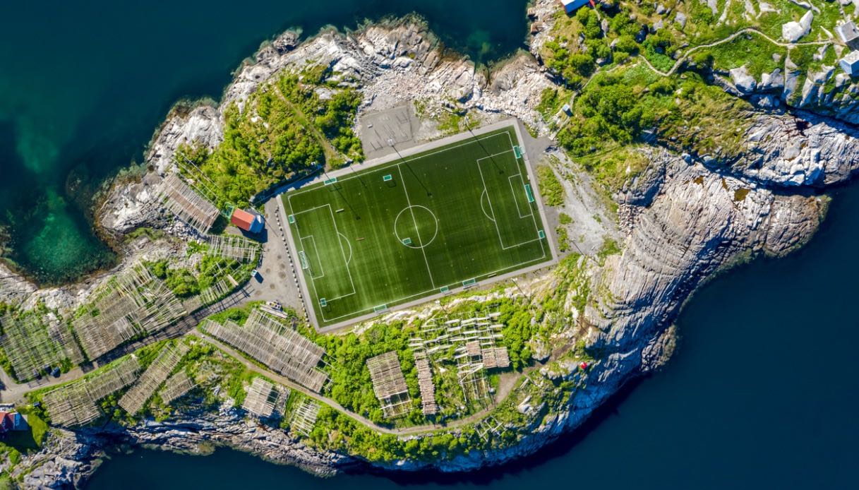 Henningsvaer Stadium