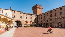 È la Capitale italiana delle bici, ed è bellissima