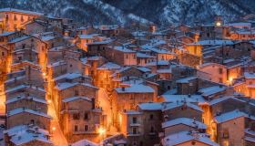 Il magico borgo italiano che sembra una cartolina invernale