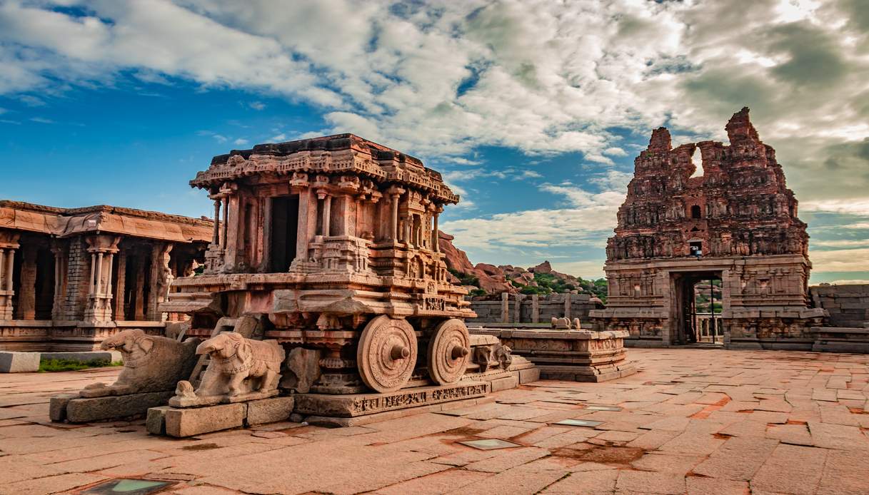 carro in pietra hampi