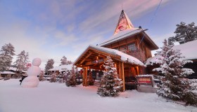 Puoi spiare Babbo Natale a casa sua, prima del suo viaggio