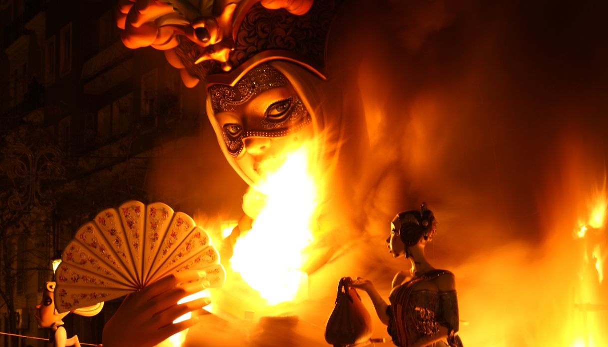Las Fallas, incendio dei carri