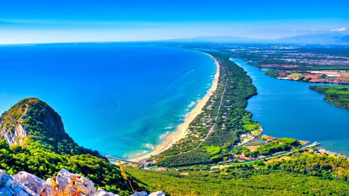 L’Italia dei laghi costieri, meraviglie formatesi dal moto ondoso del mare