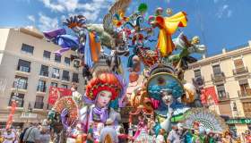 Una galleria d’arte itinerante a cielo aperto: torna Las Fallas