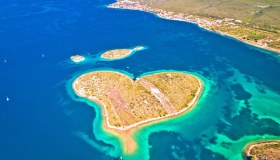 L’Isola dell’amore è in vendita. Vuoi regalarla alla tua dolce metà?