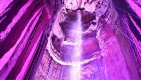 Questa montagna nasconde una cascata: è un capolavoro naturale