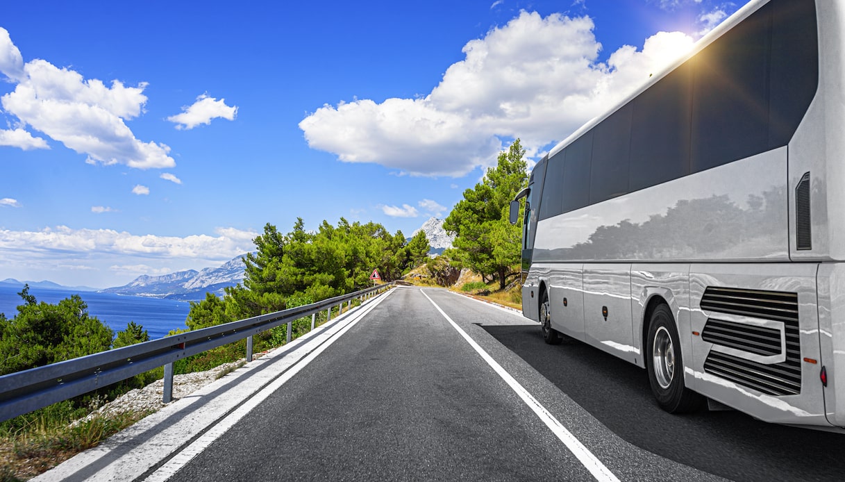 Da Istanbul a Londra, 56 giorni tra 22 Paesi on the road, il viaggio più lussuoso in bus