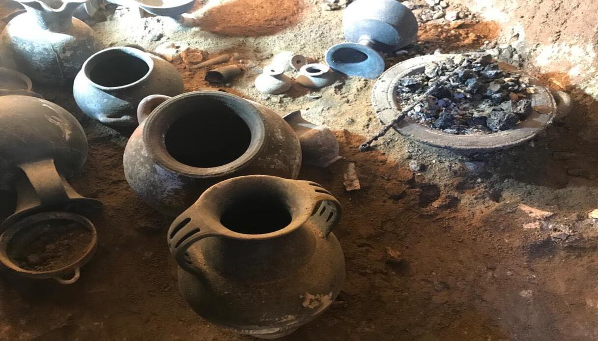 Vulci tomba vasellame