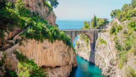 Puoi volare sul fiordo più bello d’Italia: l’esperienza mozzafiato