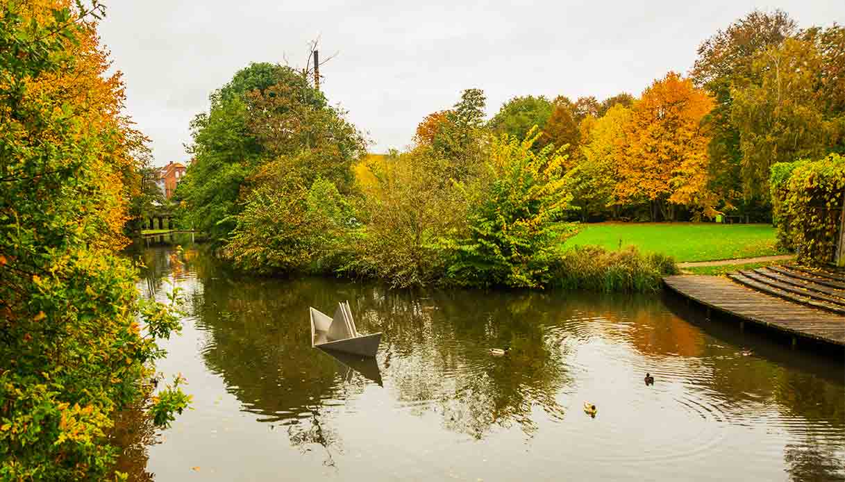 odense-scultura-barca-lago