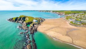 Ora puoi comprare l’isola che ispirò Agatha Christie