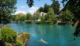 Puoi nuotare nel fiume che attraversa la città: l’esperienza è incredibile