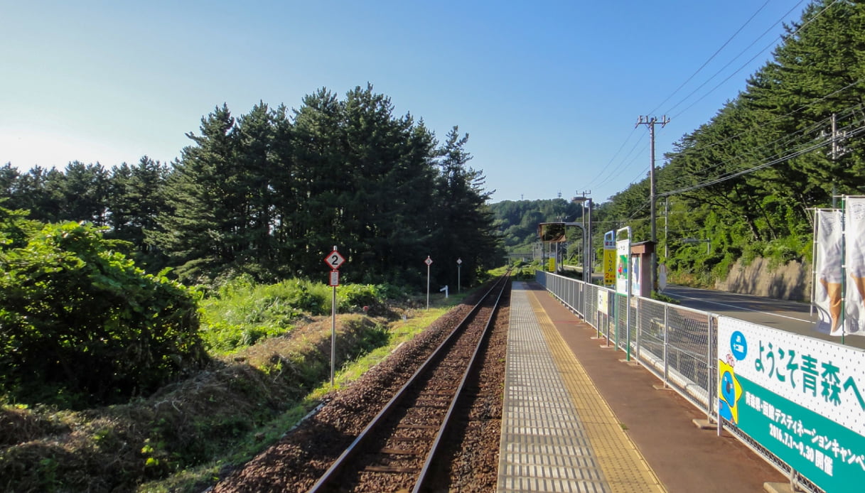La stazione di Juniko una delle tappe del treno lento in Giappone