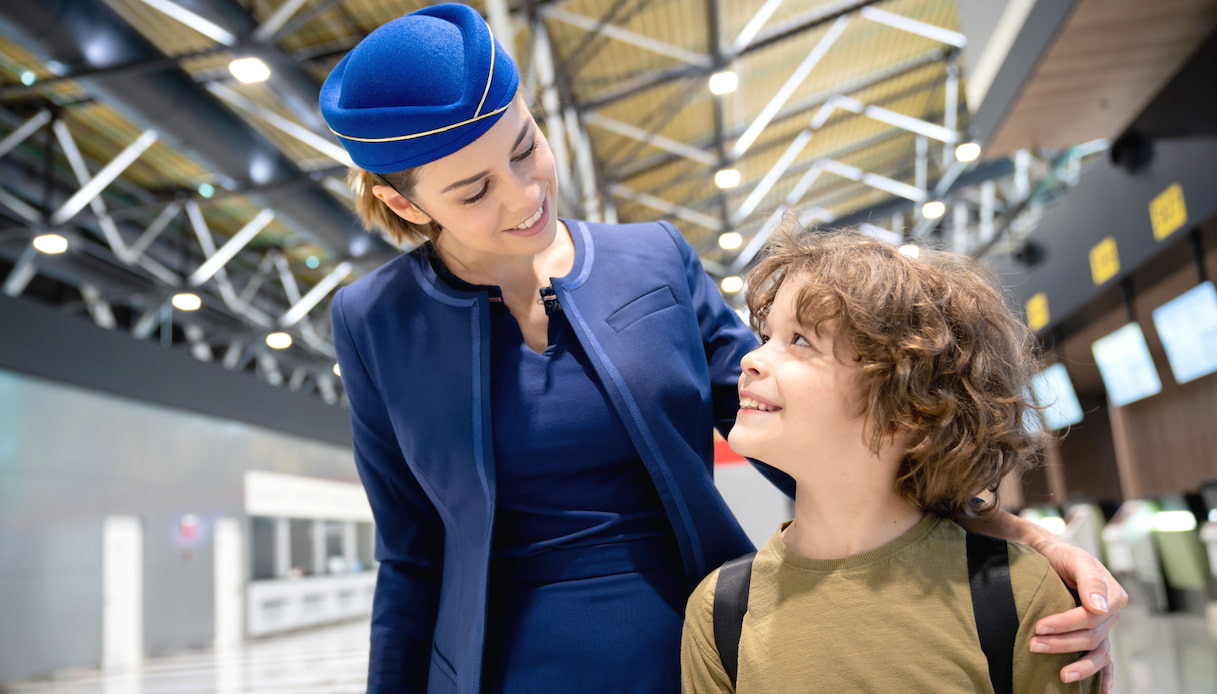 Viaggiare da soli in aereo: da che età si può fare