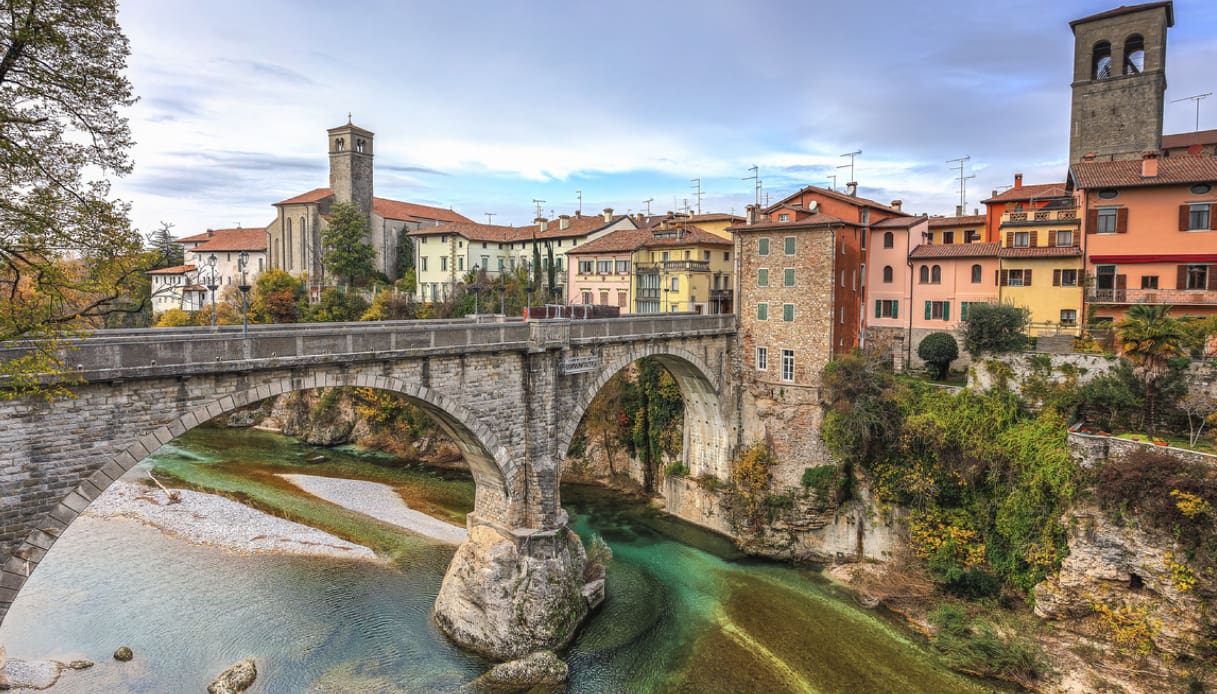 Una veduta delle arcate del Ponte del Diavolo
