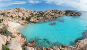 Perché devi prenotare una vacanza in questi paradisi adesso
