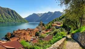 La passeggiata poetica sul lago di Como che ti farà innamorare