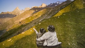 L’ultima opera di Saype è un affresco monumentale ai piedi del Monte Bianco