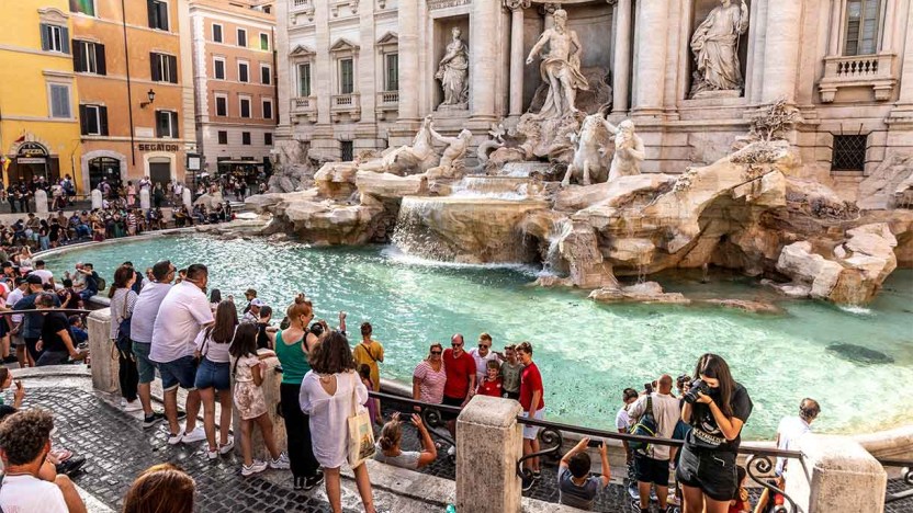 Caronte, il caldo record in Italia non ferma i turisti