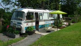 C’era una volta un bus, ora è un alloggio immerso nella natura