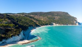 Spiaggia del Frate, incanto del Conero