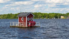 Dormire sotto l’acqua in un hotel galleggiante per due
