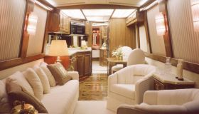 Vacanze in camper come i vip: ecco chi ama la van life