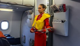 Un’assistente di volo racconta cosa vuol dire davvero evacuare un aereo