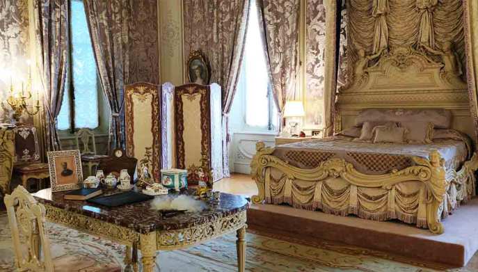 marble-house-camera-alva-vanderbilt-bertha-russell