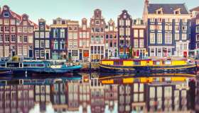 Alla scoperta dei canali di Amsterdam con una crociera
