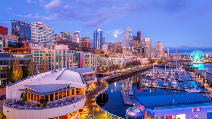 La città che è un set cinematografico en plein air: i luoghi iconici